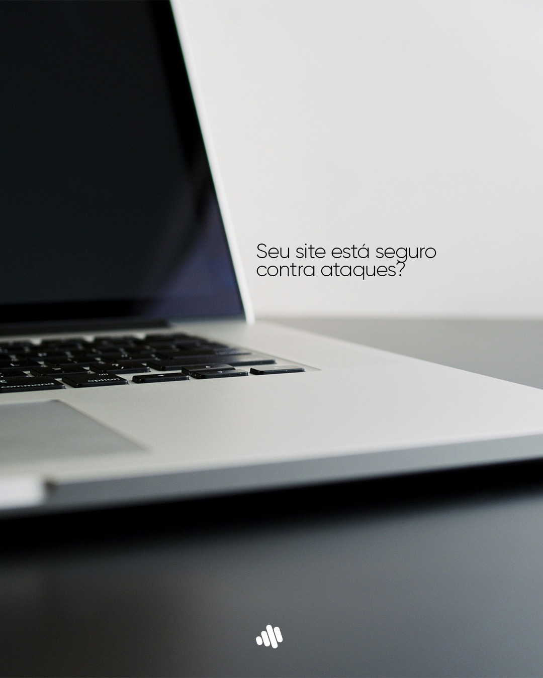 Sites desatualizados e sem manutenção estão mais vulneráveis a invasões, falhas e perda de informações importantes.In…